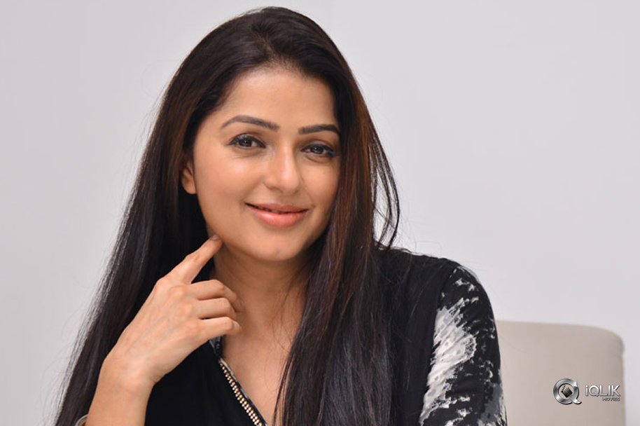 Bhumika-Chawla-New-Photos